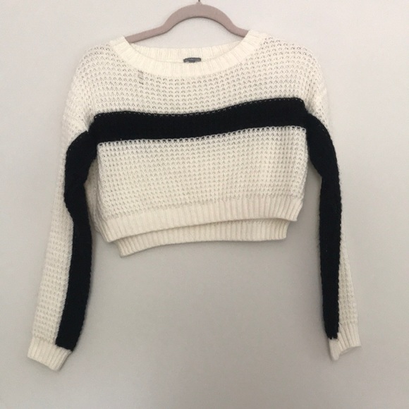 Charlotte Russe Sweaters - Charlotte Ruse cropped sweater